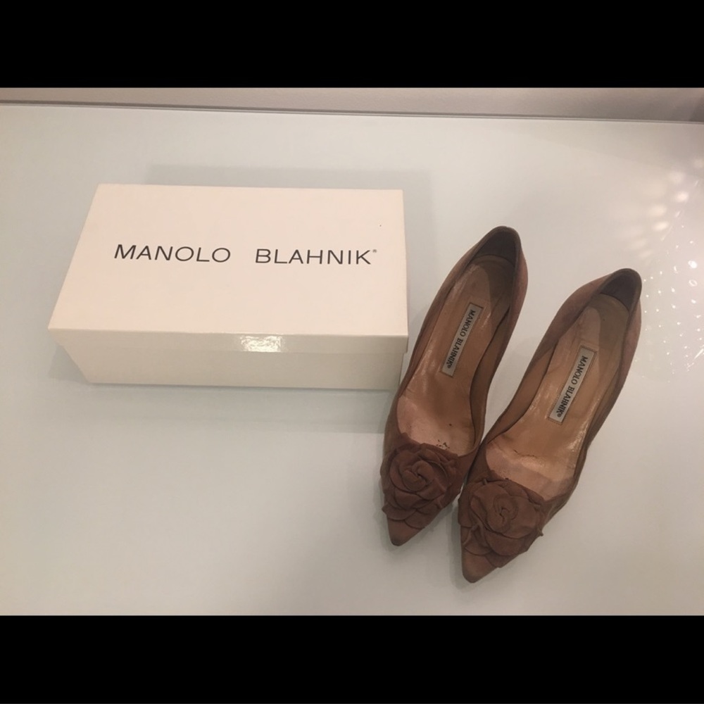 Manolo Blahnik Lisa Wiflower Pump Size 36.5